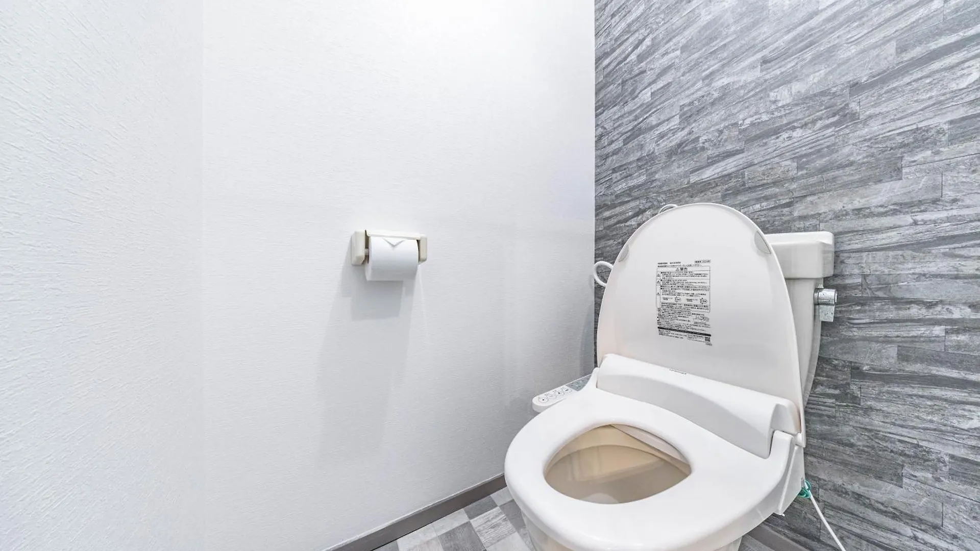 Apartment Ferienwohnung アリタクローバーハイツ103 Ōsaka Japan